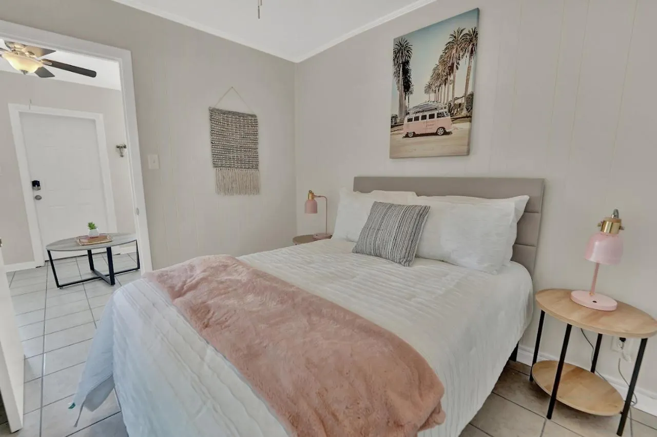 Sea Foam Suites Lower Grand Lagoon Отель