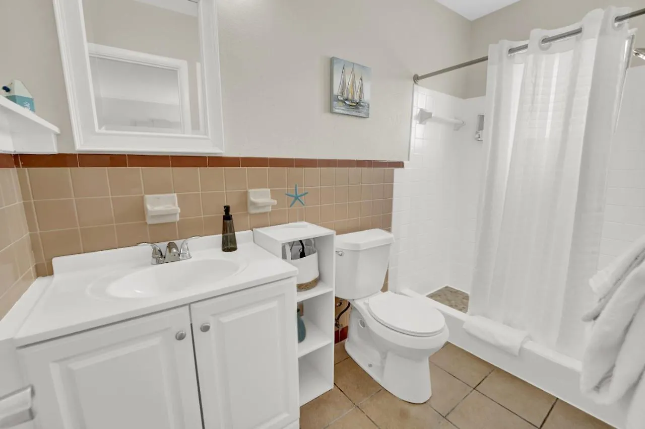 Отель Sea Foam Suites Lower Grand Lagoon